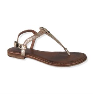 Frye Metallic Crackle Leather T Strap Toe Post Sandals